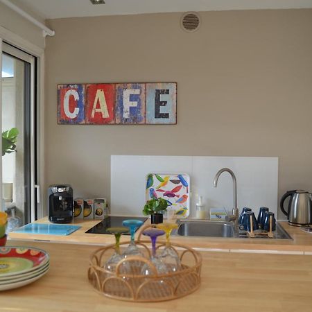 Charmant Appartement A 350M De La Plage Et Du Port Frejus Luaran gambar