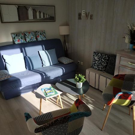 Charmant Appartement A 350M De La Plage Et Du Port Frejus Luaran gambar