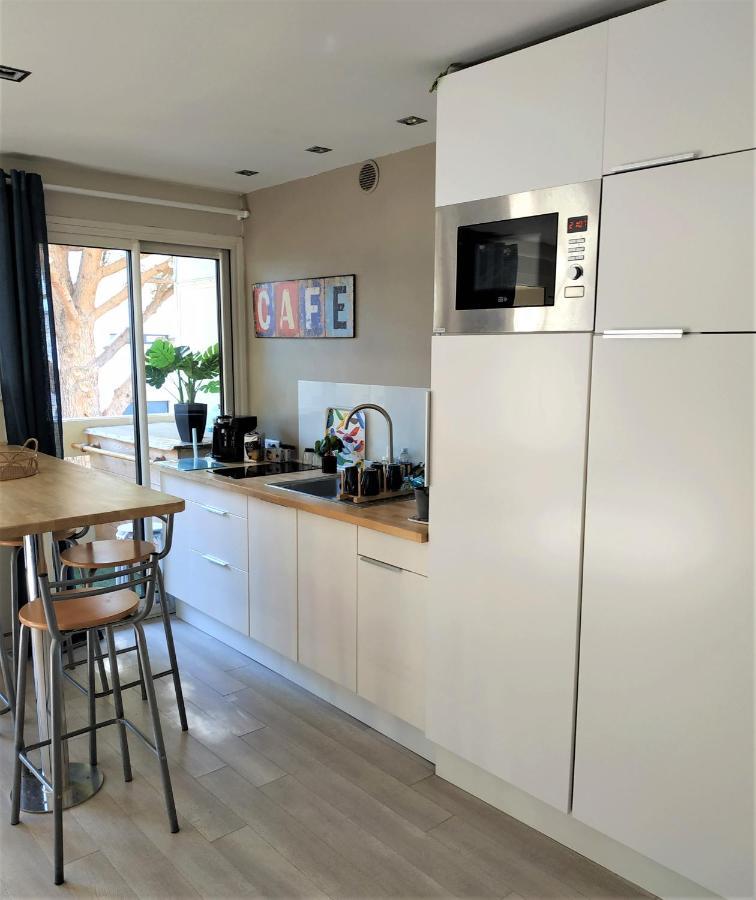 Charmant Appartement A 350M De La Plage Et Du Port Frejus Luaran gambar